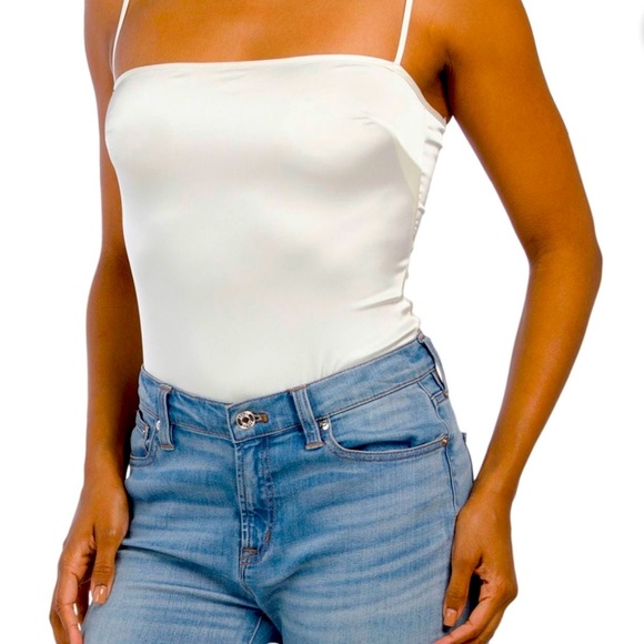 WeWoreWhat
STRETCH CHARMEUSE BODYSUIT
SIZE (8) VANILLA - Picture 1 of 8